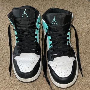 Jordan 1 Mid Tropical Twist Igloo